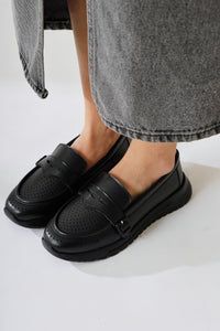 Zain Siyah Lazer Delikli Toka Detaylı Babet