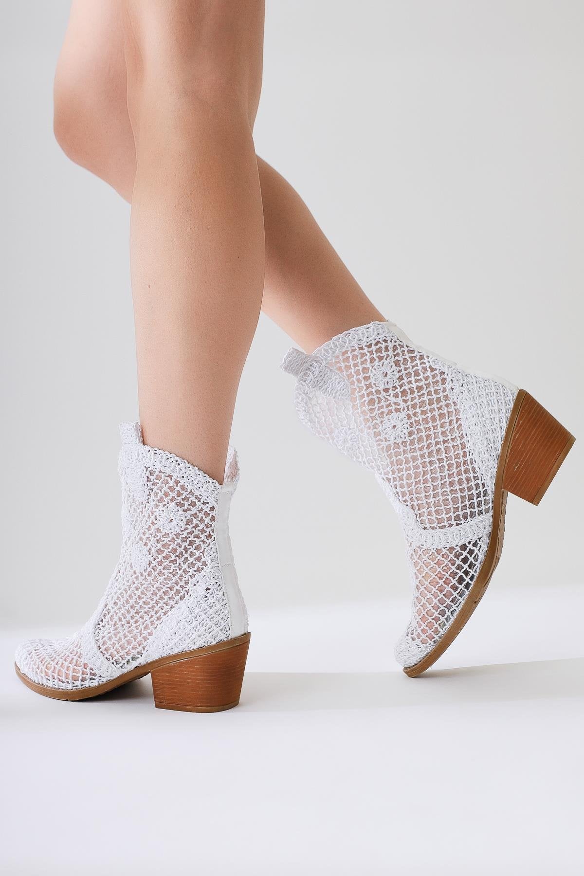 Tersa (Kısa Konç) Beyaz Örgü Dantelli Çiçek Detaylı Kovboy Yazlık Bot