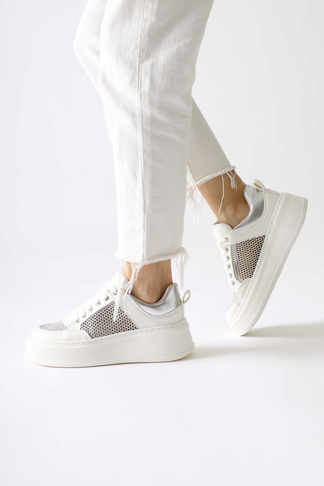 Emilina Beyaz Fileli Bağcıklı Sneakers