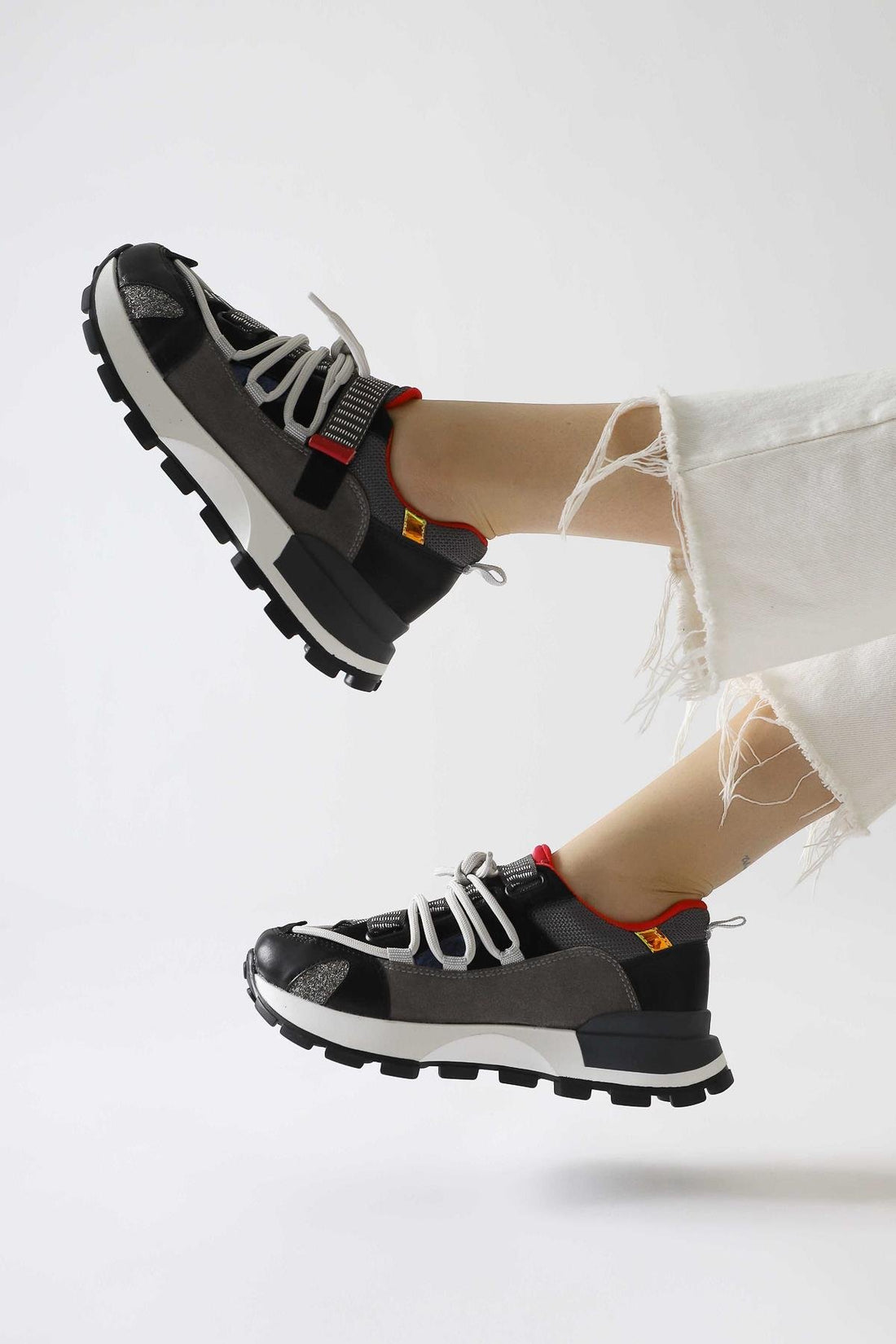 Nely Siyah Asimetrik Bağcıklı Sneakers