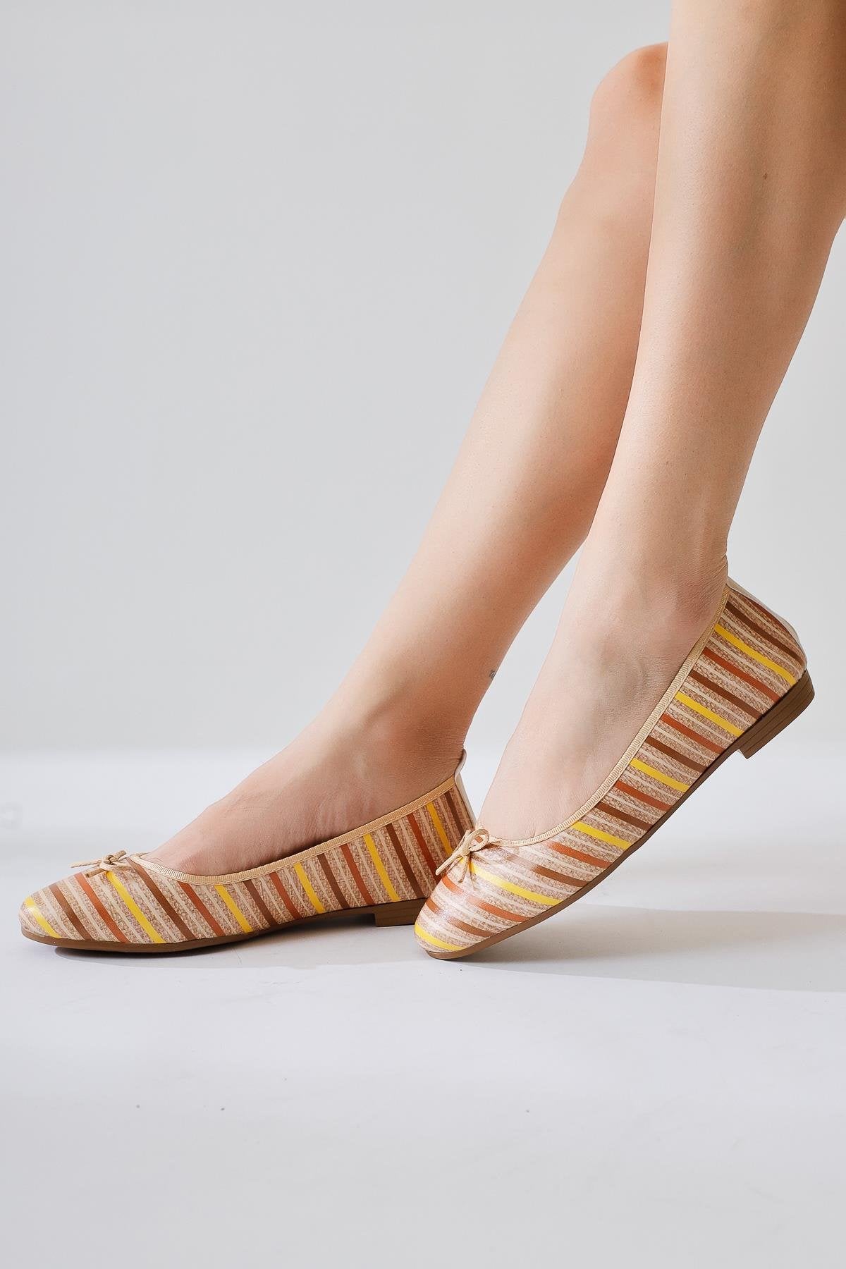 Melin Krem Çizgili Baskılı Fiyonk Detaylı Babet