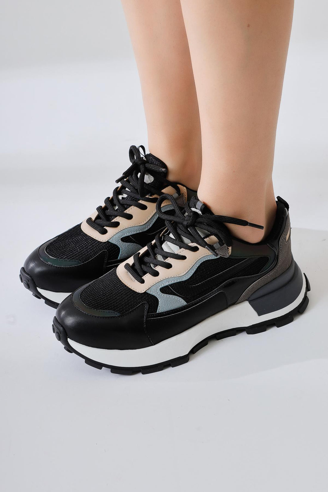 Shokat Siyah Bağcıklı Süet Yüksek Taban Sneakers