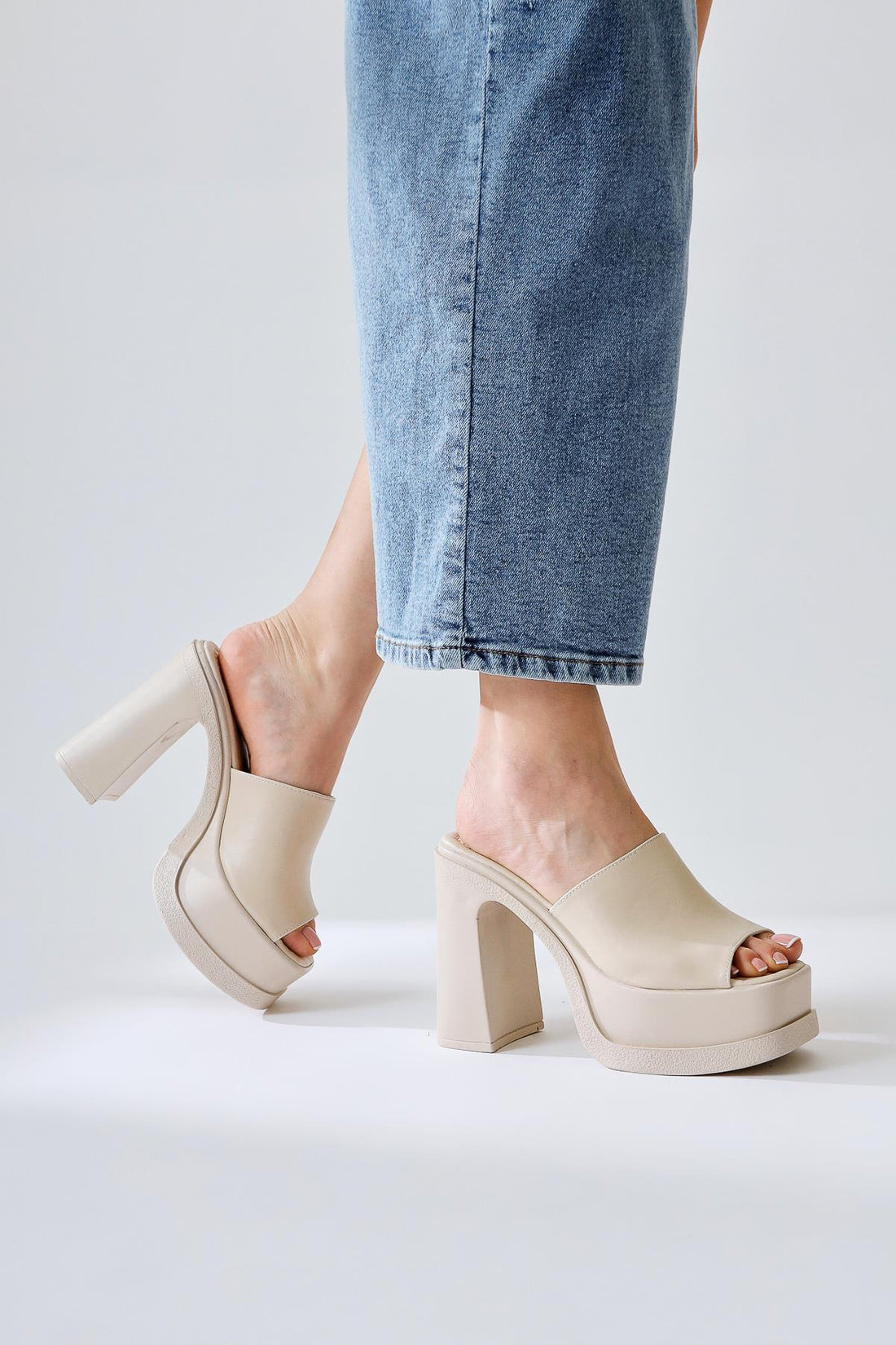 Tonnie Krem Yüksek Topuklu Platformlu Terlik