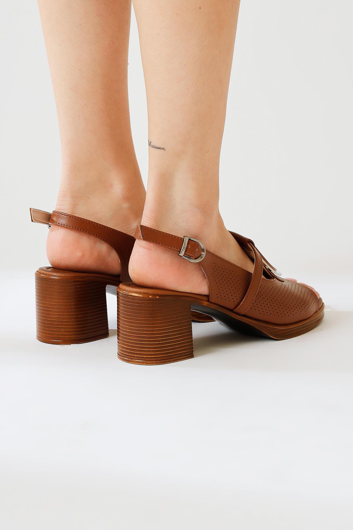 Shelby Taba Toka Detaylı Topuklu Sandalet