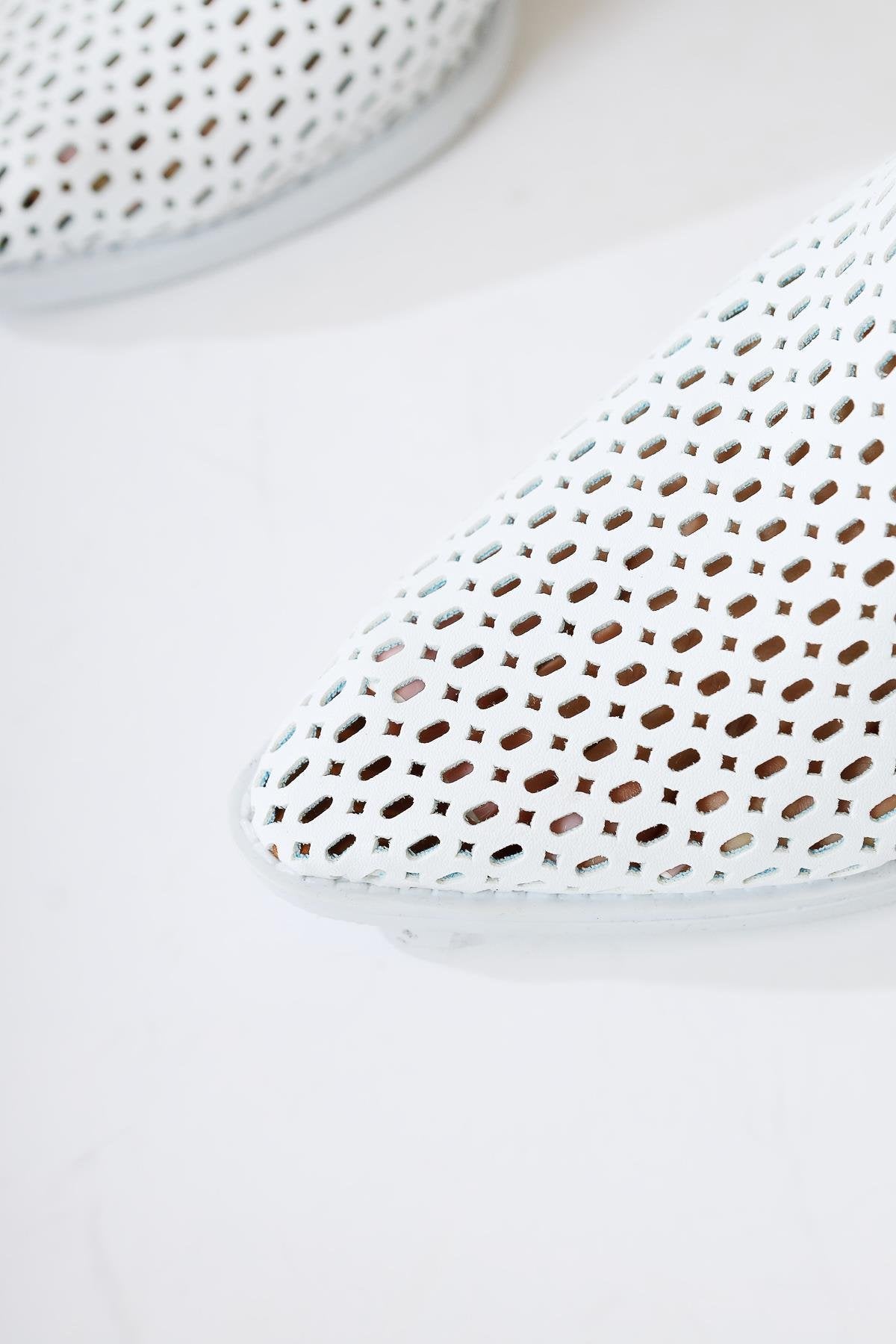 Orietta Beyaz Lazer Kesim Körüklü Yazlık Çizme