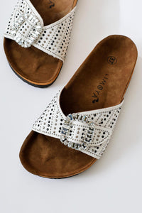 Carolinne Beyaz Tek Bantlı Taş Detaylı Tokalı Terlik