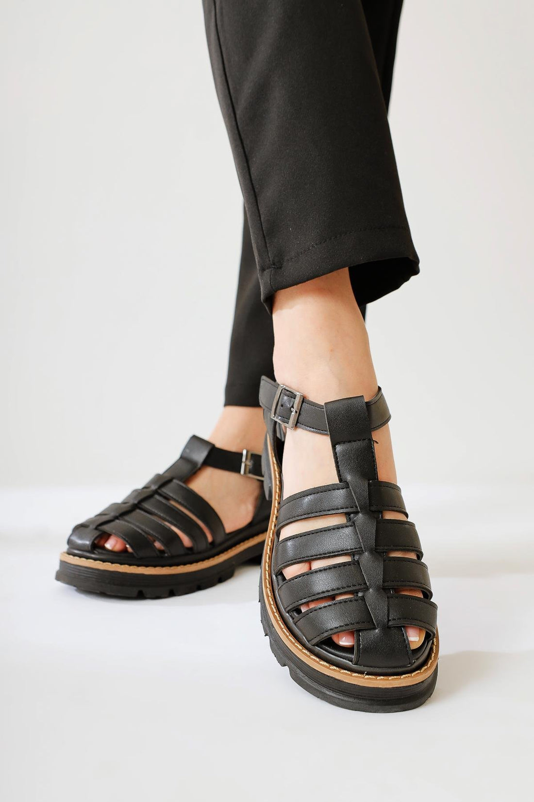 Tylia Siyah Kalın Tabanlı Sandalet