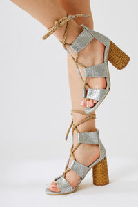 Britty Gümüş Kroko Rugan Kalın Bantlı Halat Bağlamalı Topuklu Sandalet