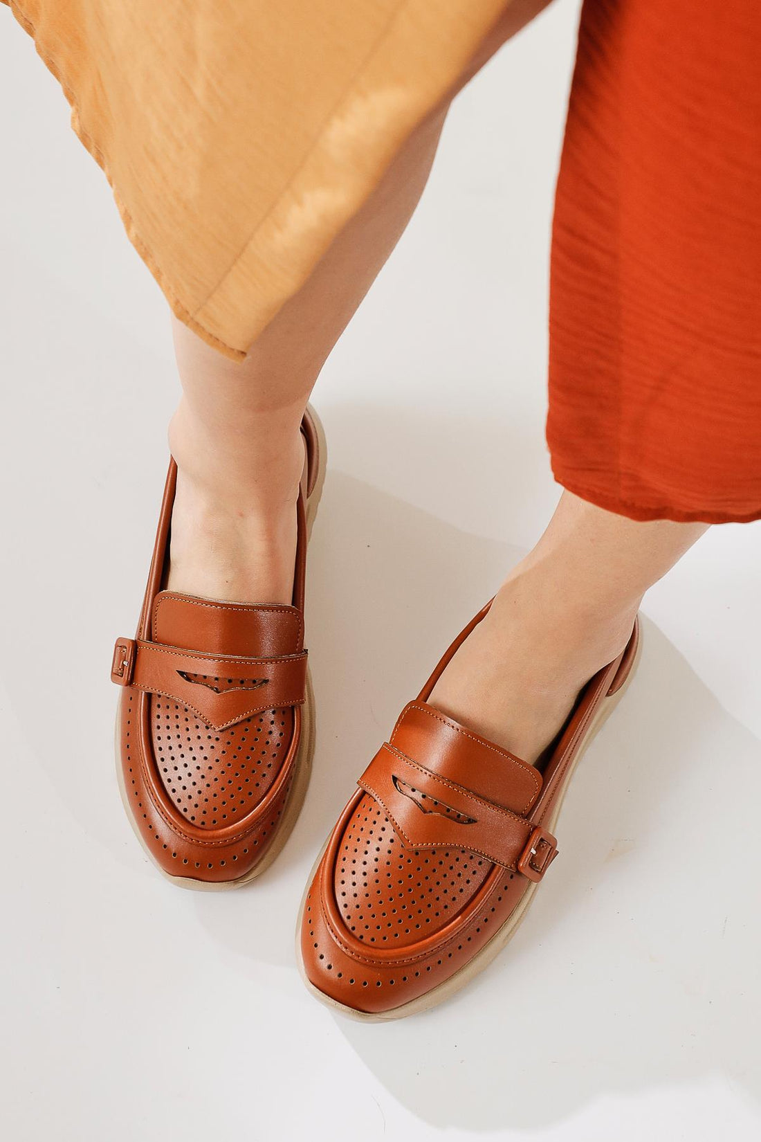 Zain Taba Lazer Delikli Toka Detaylı Babet