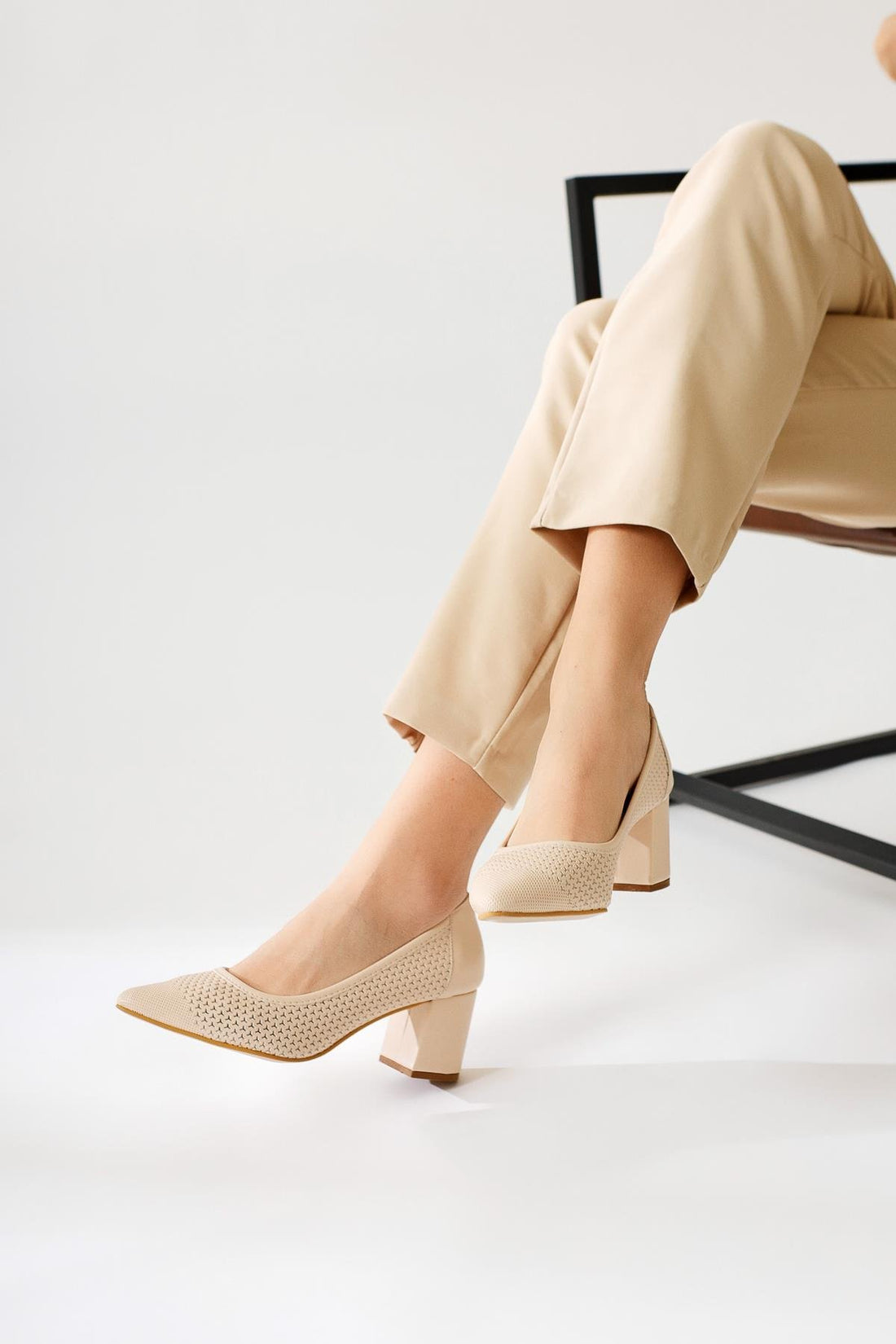 Nazneen Krem Sivri Burunlu Desenli Topuklu Ayakkabı