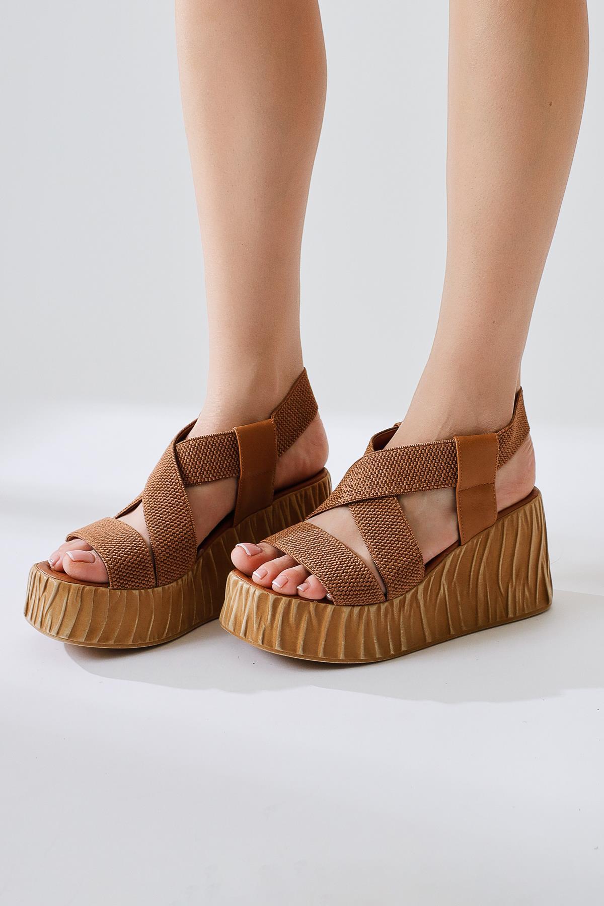 Mujda Taba Lastik Bantlı Dolgu Topuklu Ayakkabı