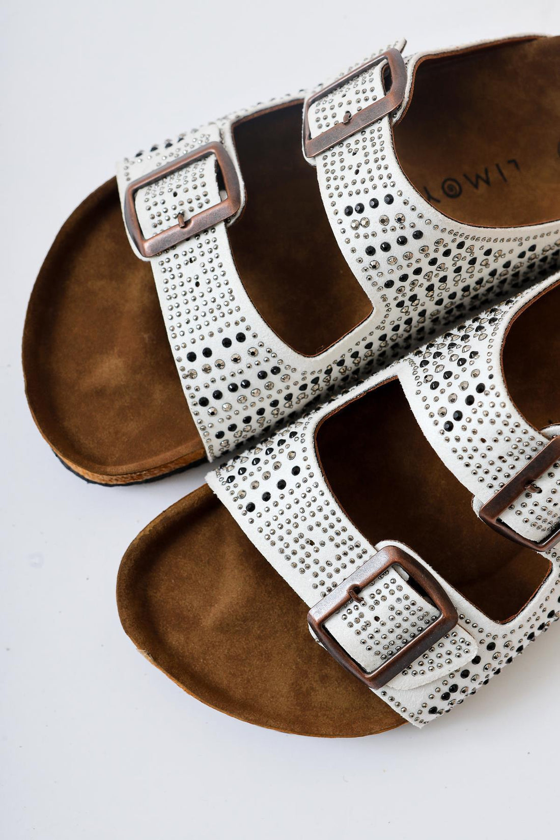 Aire Beyaz Çift Bantlı Taş Detaylı Terlik