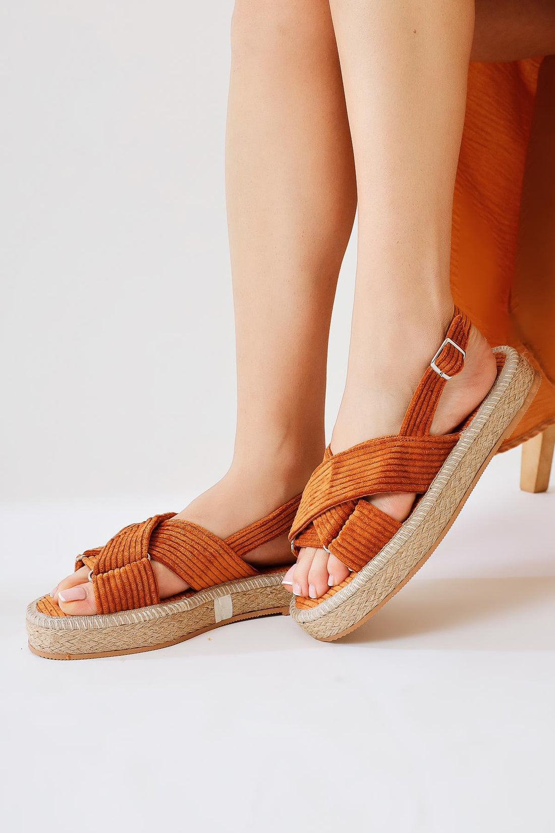 Iris Taba Kadife Çapraz Bantlı Sandalet