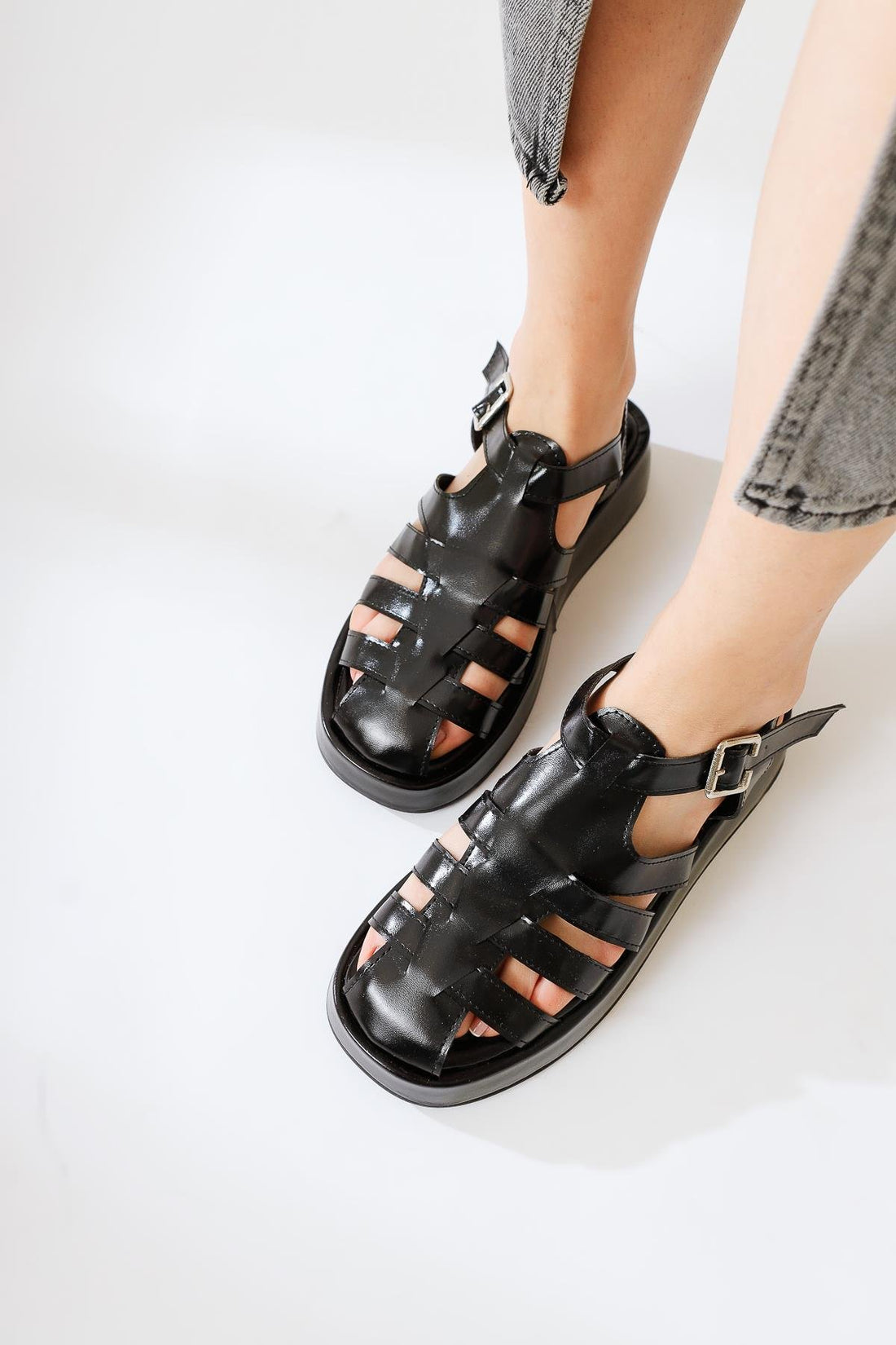 Merlin Siyah Kırışık Rugan Bantlı Sandalet