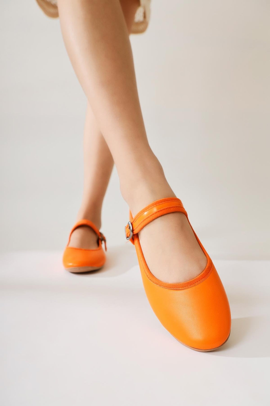 Nili Turuncu Tek Bantlı Oval Burunlu Babet