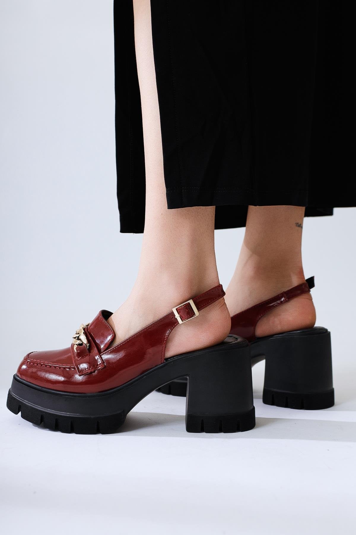 Lorisa Bordo Rugan Zincir Tokalı Makosen Görünümlü Açık Ayakkabı