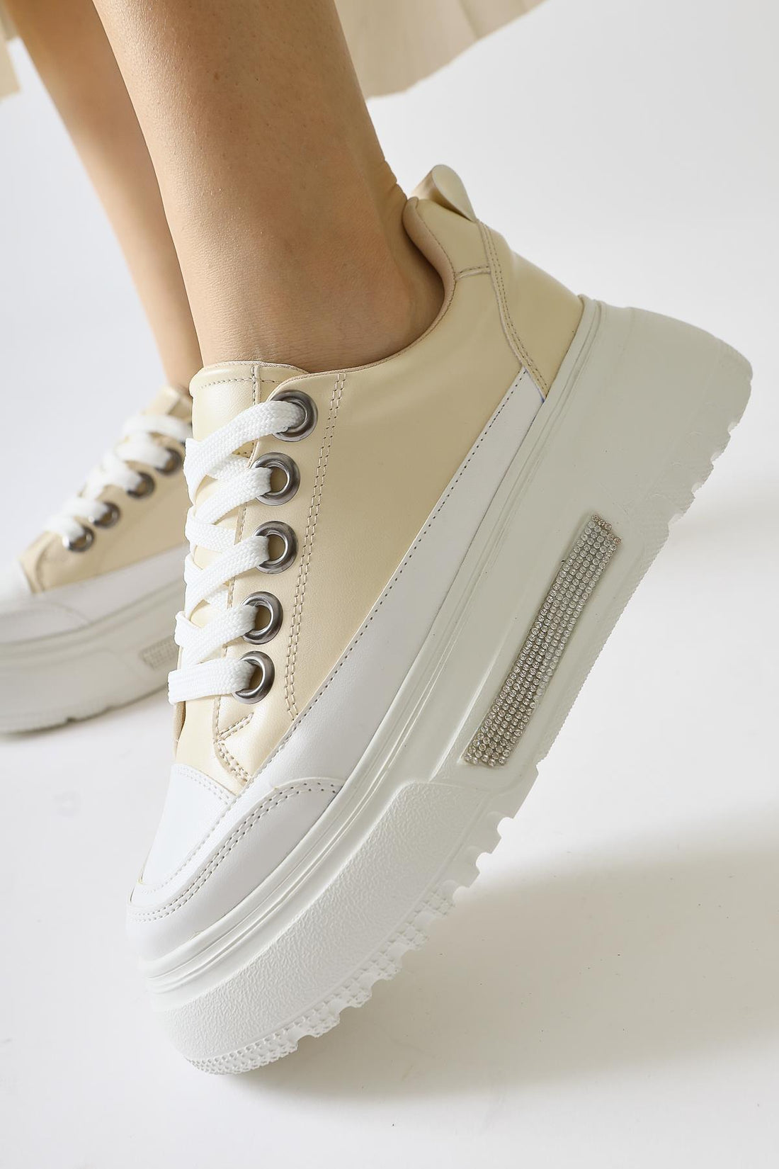 Rosella Bej Kalın Tabanlı Taş Detaylı Bağcıklı Sneakers