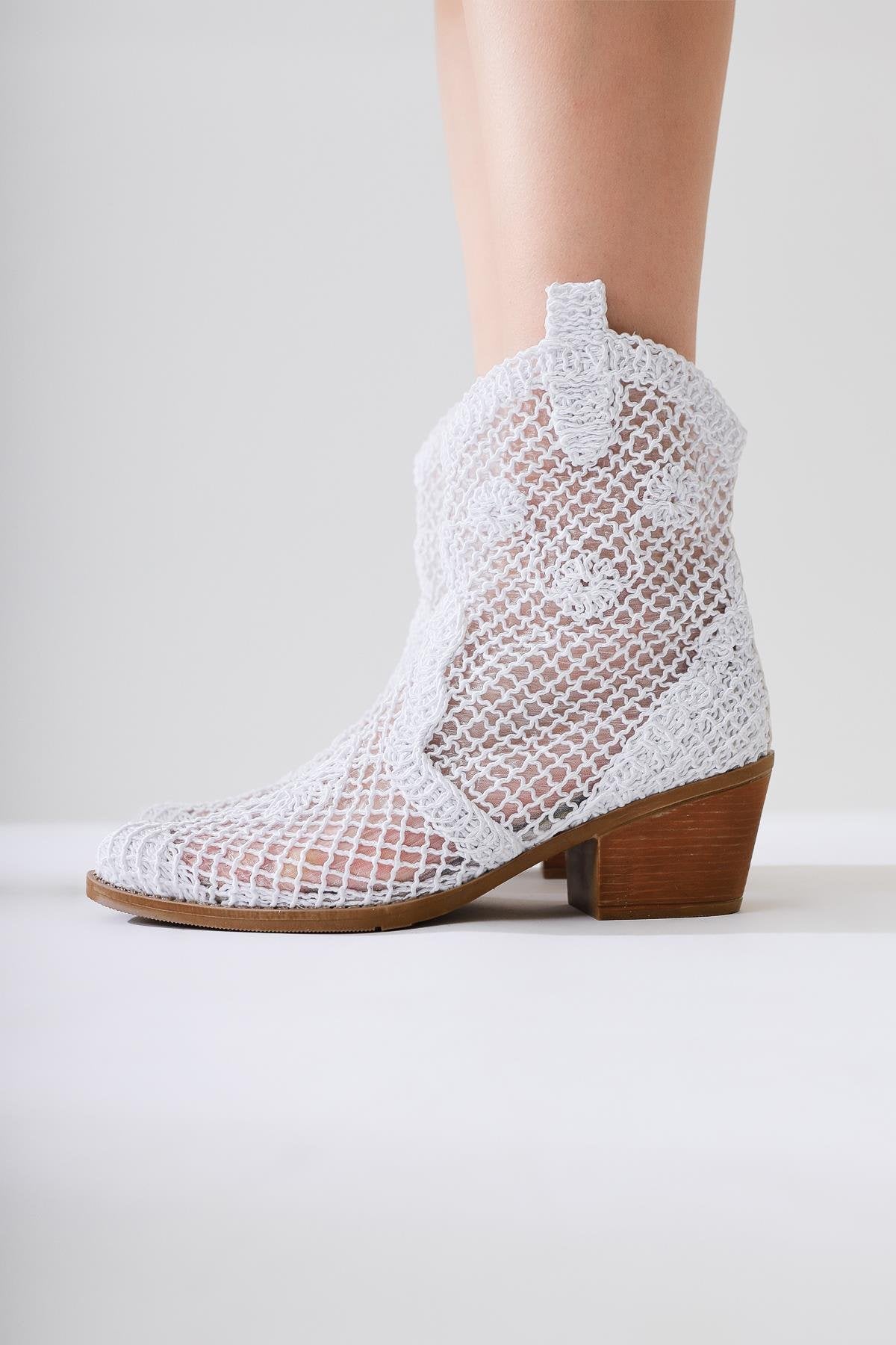 Tersa (Kısa Konç) Beyaz Örgü Dantelli Çiçek Detaylı Kovboy Yazlık Bot