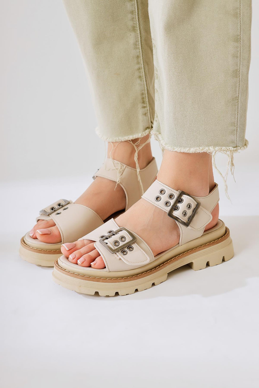 Tamera Bej Toka Detay Kalın Tabanlı Sandalet