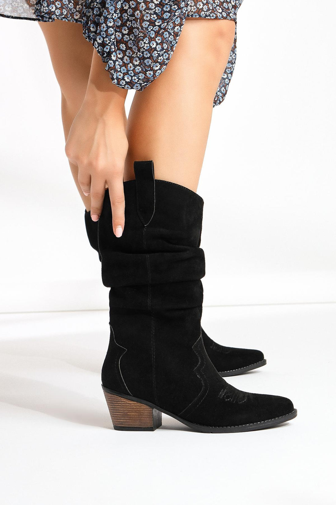 Lise-Britt Siyah Süet Körüklü Nakışlı Western Bot