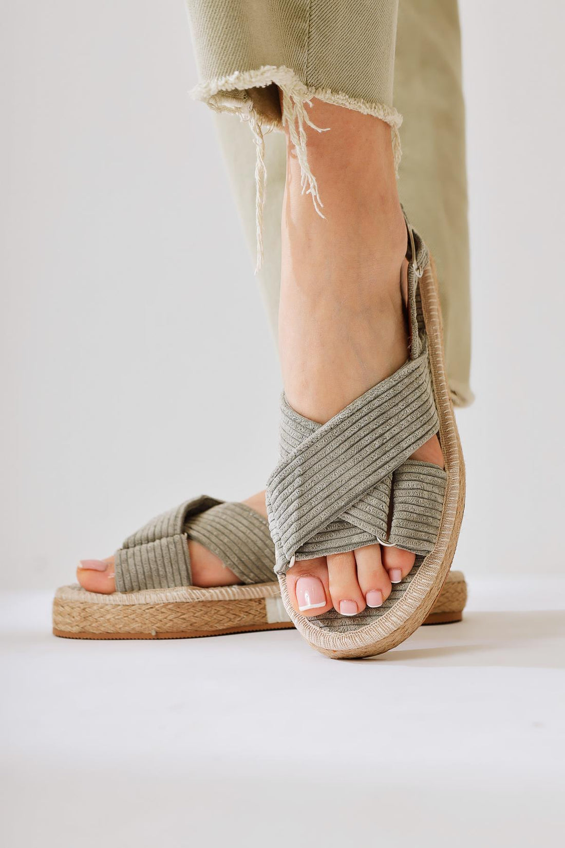 Iris Gri Kadife Çapraz Bantlı Sandalet