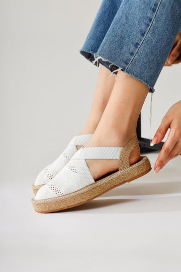 Zulma Beyaz Önü Kapalı Triko Çarpraz Bantlı Keten Taban Sandalet
