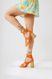 Britty Turuncu Süet Kalın Bantlı Halat Bağlamalı Topuklu Sandalet