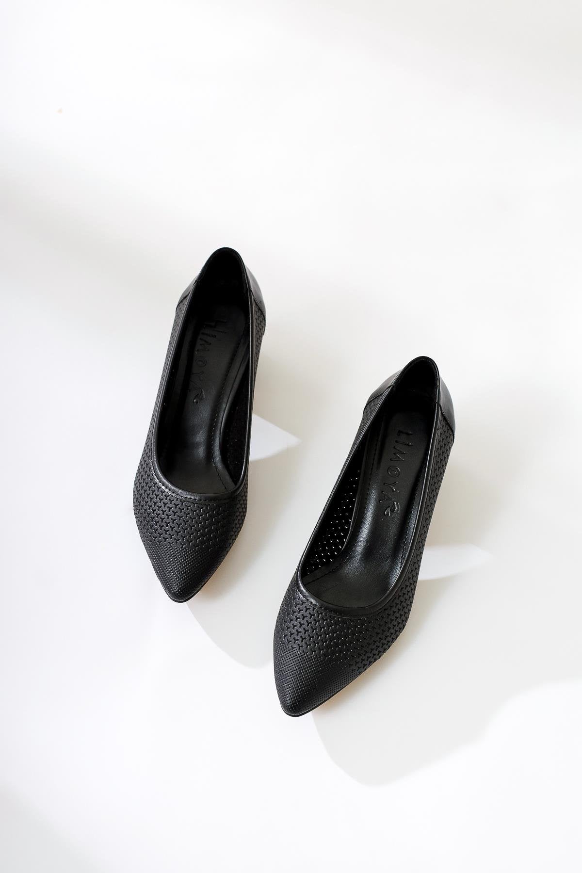 Nazneen Siyah Sivri Burunlu Desenli Topuklu Ayakkabı