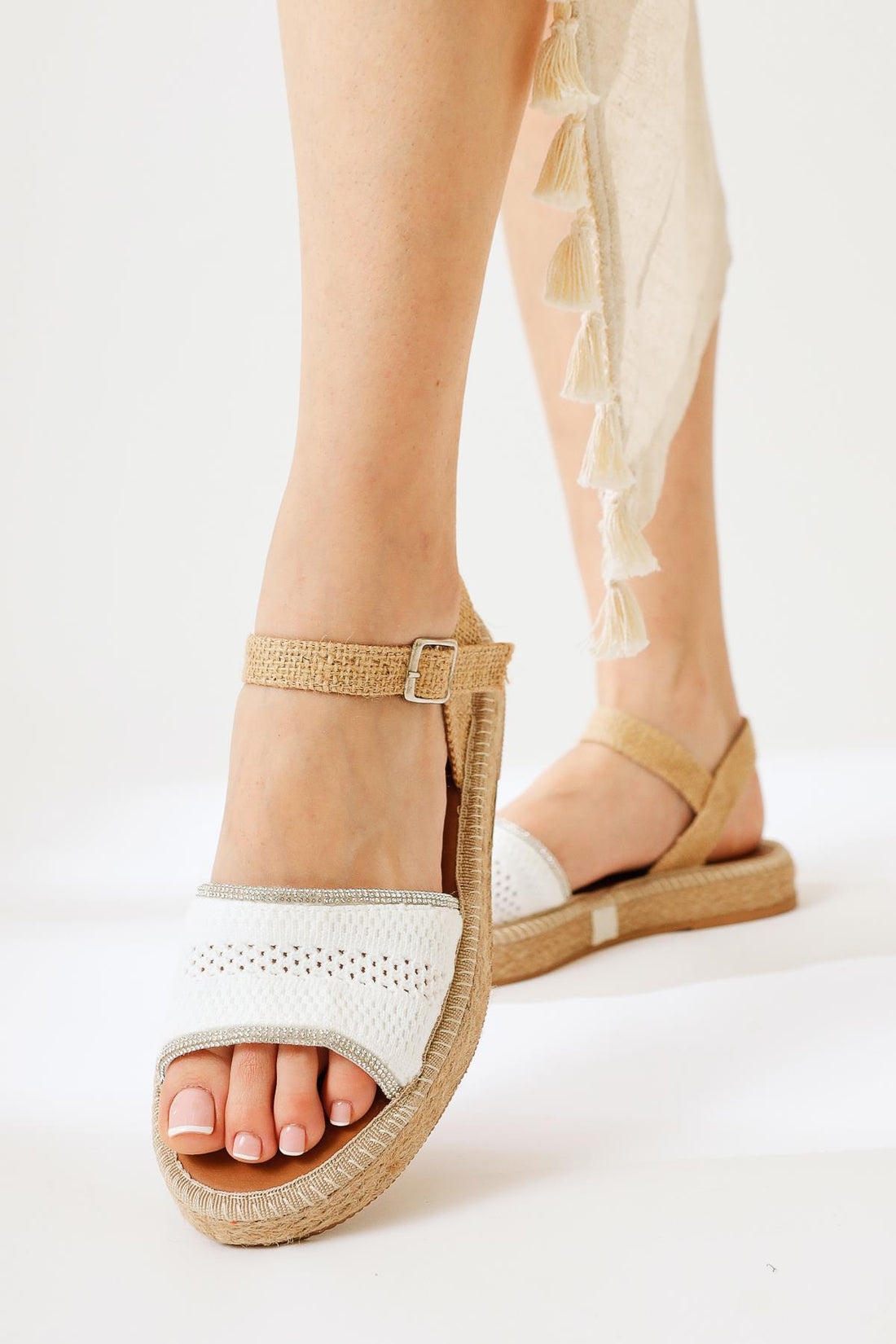 Svetlana Beyaz Taşlı Triko Bantlı Sandalet