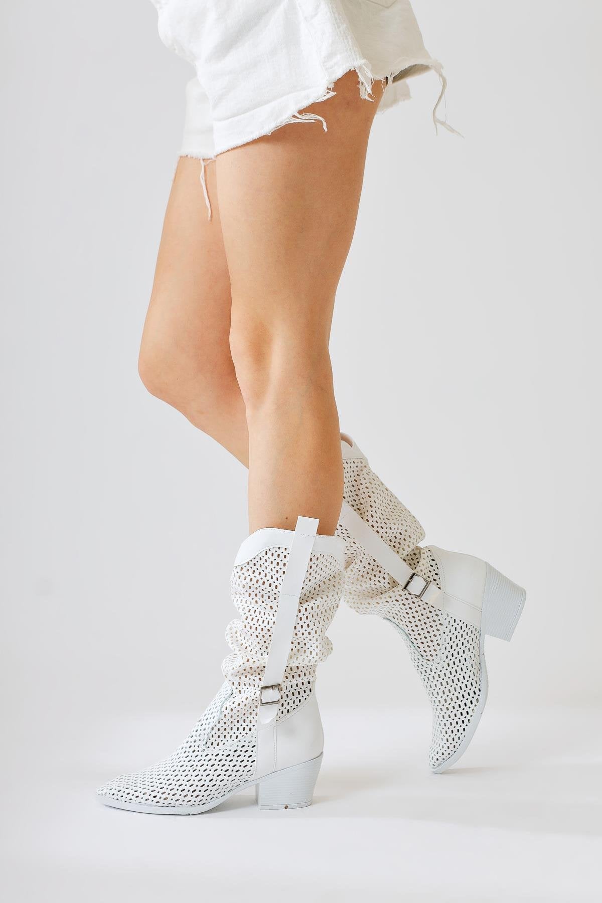 Orietta Beyaz Lazer Kesim Körüklü Yazlık Çizme
