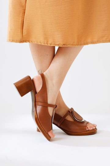 Shelby Taba Toka Detaylı Topuklu Sandalet