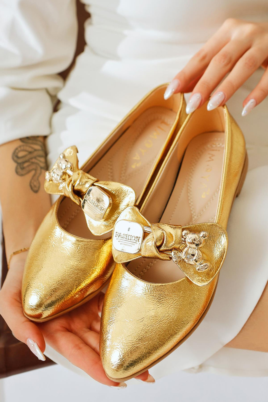 Joselin Altın Kırışık Rugan Fiyonk Aksesuarlı Babet