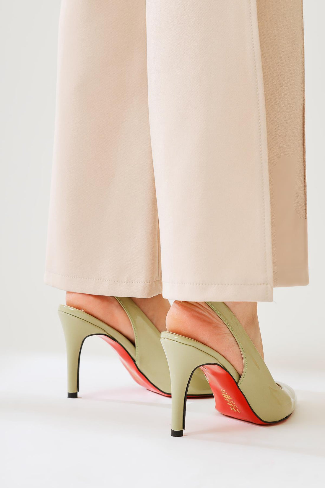 Minal Yeşil Rugan Sivri Burunlu Kırmızı Jurdanlı Topuklu Ayakkabı