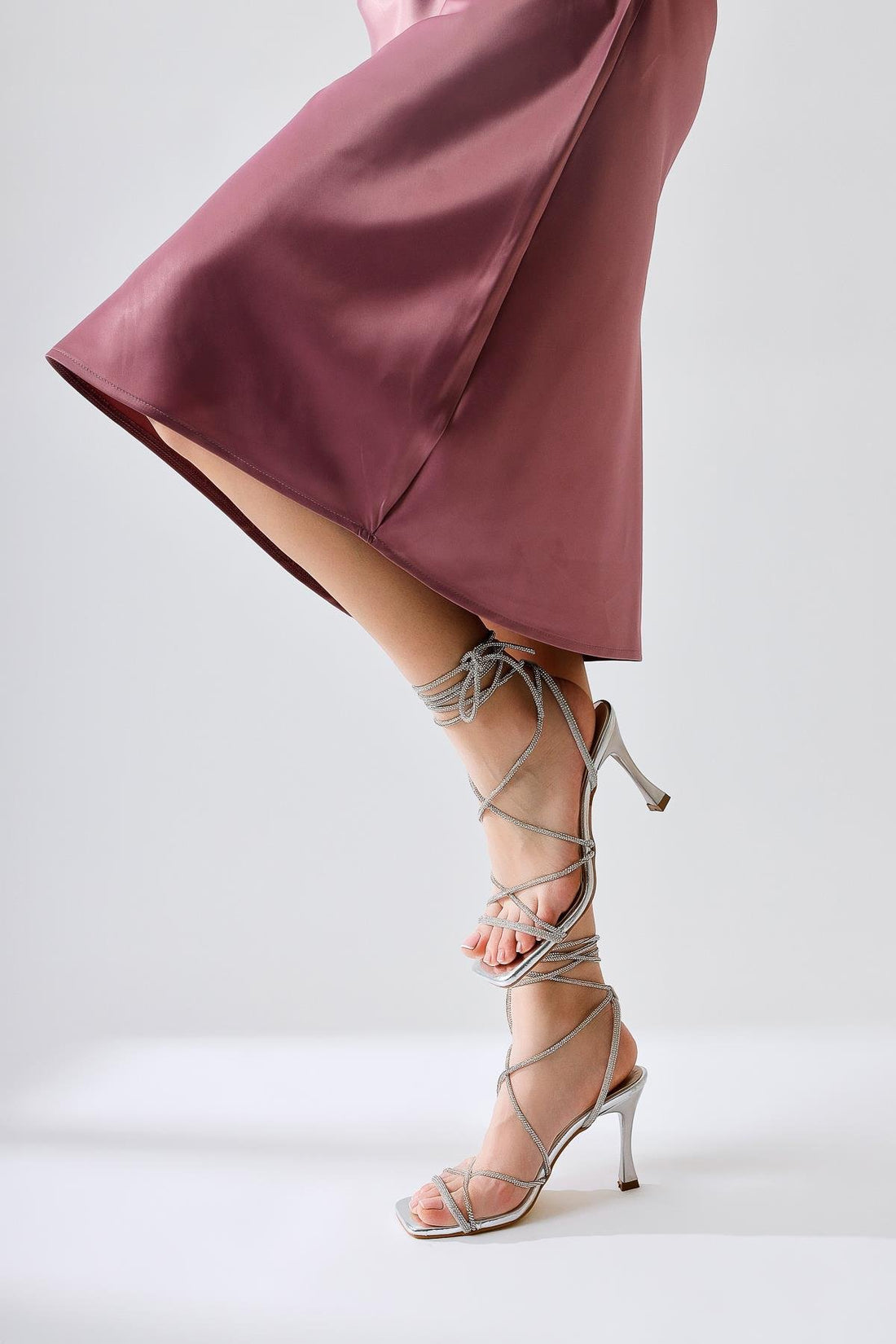 Eva Christina Gümüş Rugan İnce Taş İpli Bilekten Bağlama Abiye Sandalet