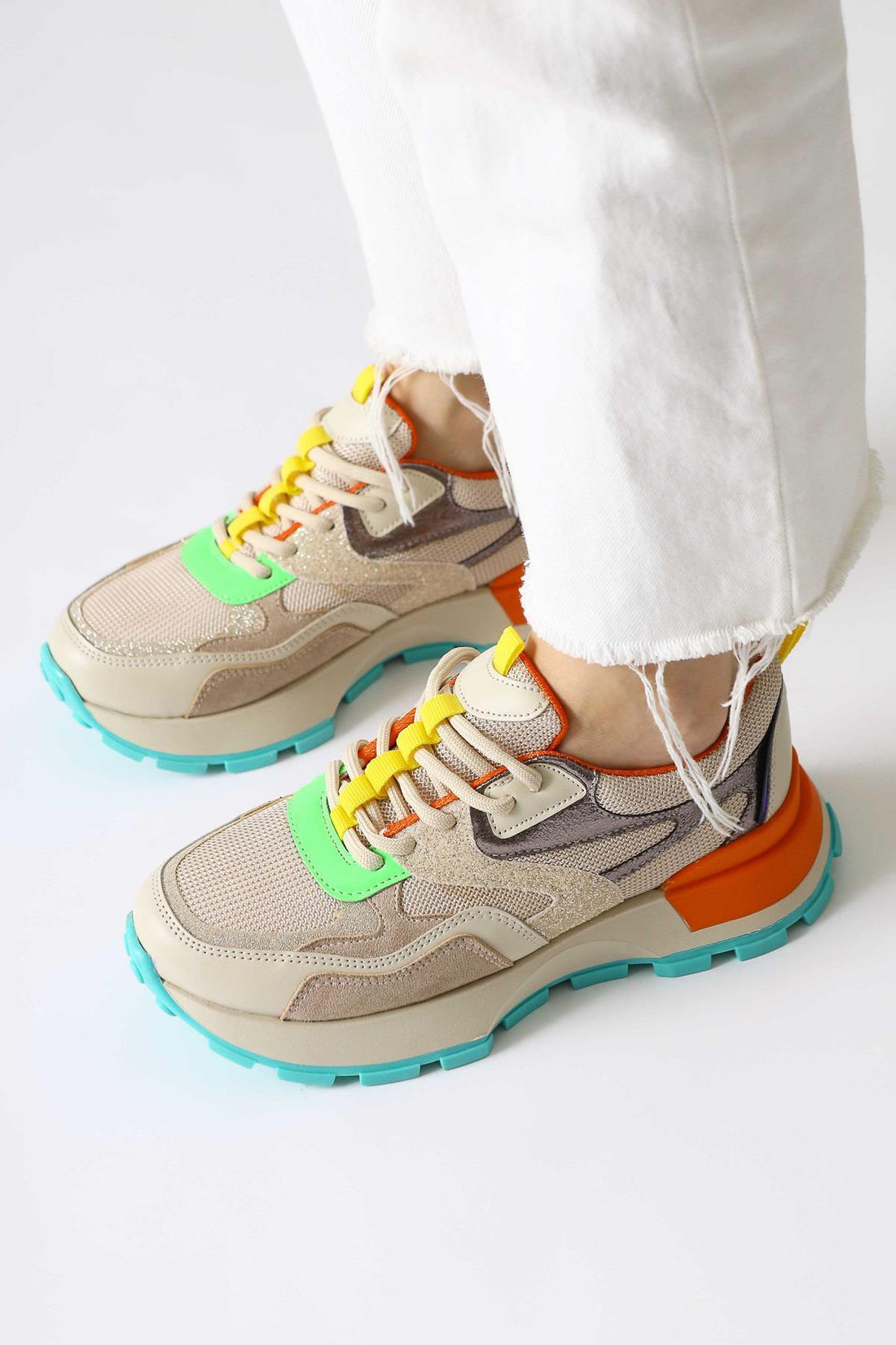 Netta Çok Renkli (Turuncu) File Detaylı Bağcıklı Sneakers