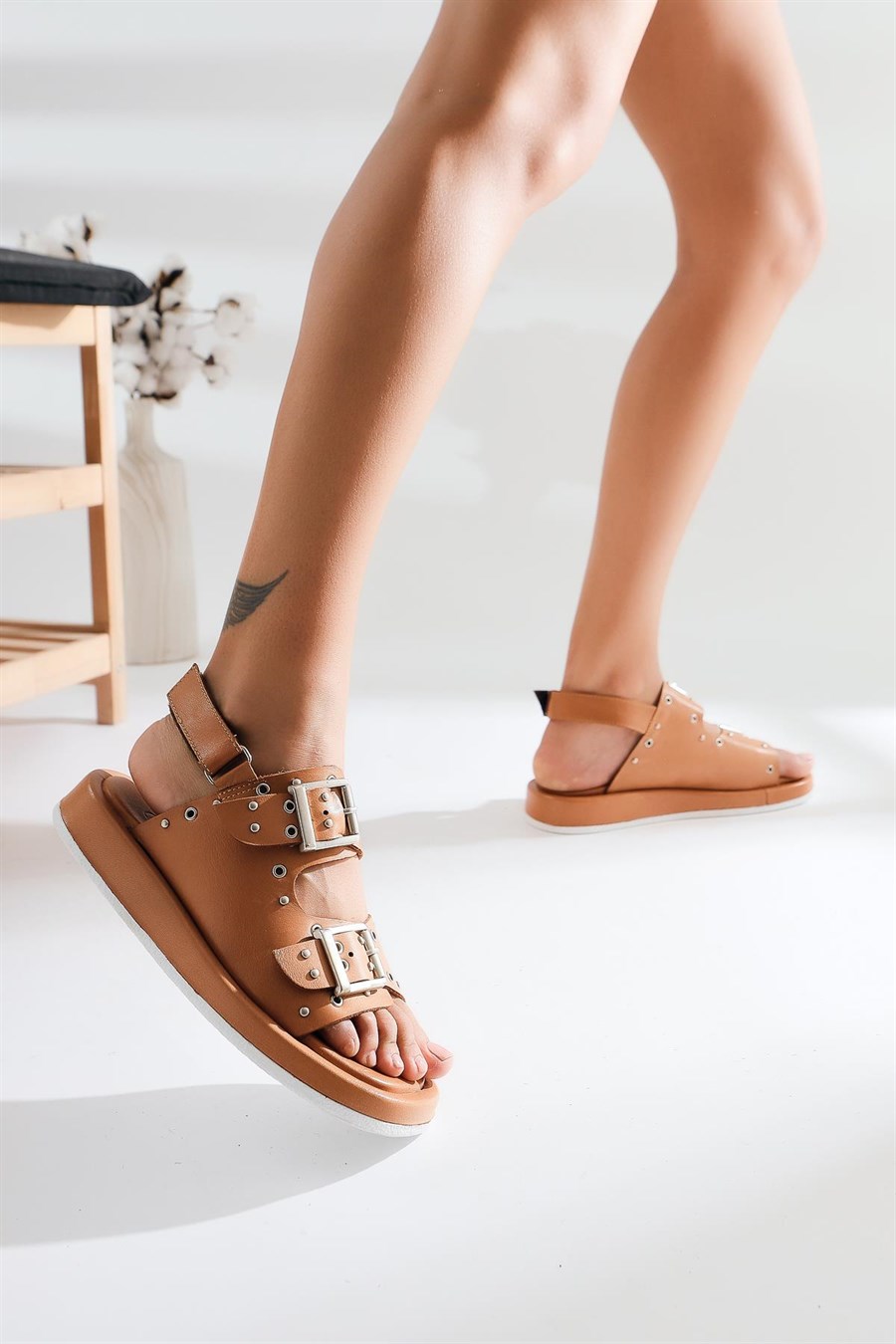 Hakiki Deri Clarissa Taba Zımba Detaylı Tokalı Sandalet