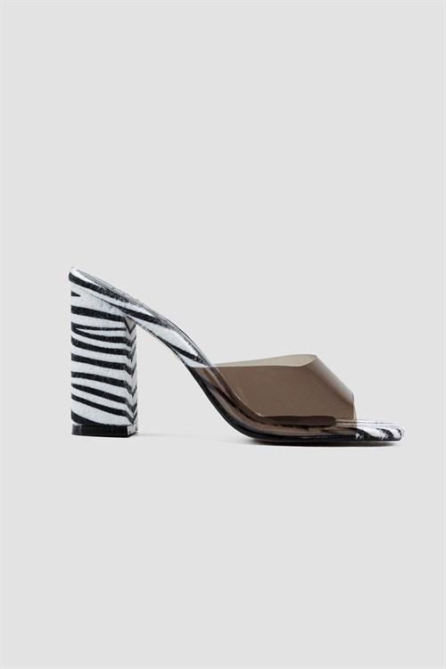 Gertie Siyah Hasır Detaylı Zebra Desenli Topuklu Terlik