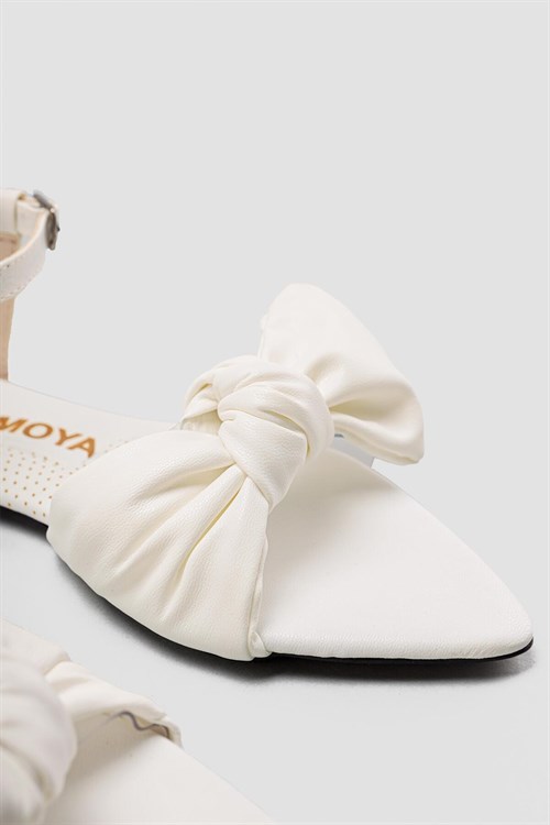 Latonya Beyaz Fiyonk Detaylı Düz Pedli Sandalet (Yanı Şeffaf)
