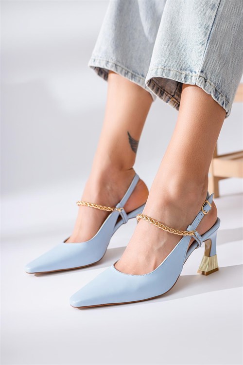 Sapphire Mavi Sivri Burunlu Zincir Detaylı Topuklu Ayakkabı