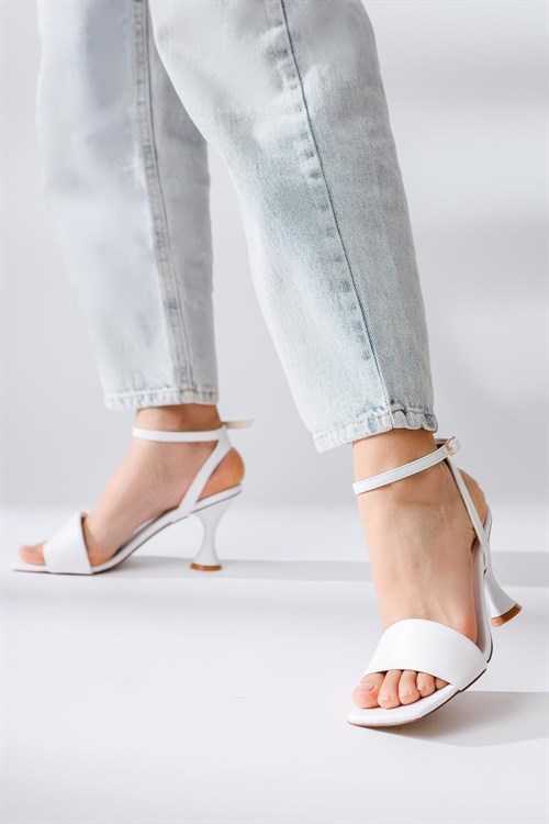 Spring Beyaz Kalın Bantlı Topuklu Sandalet