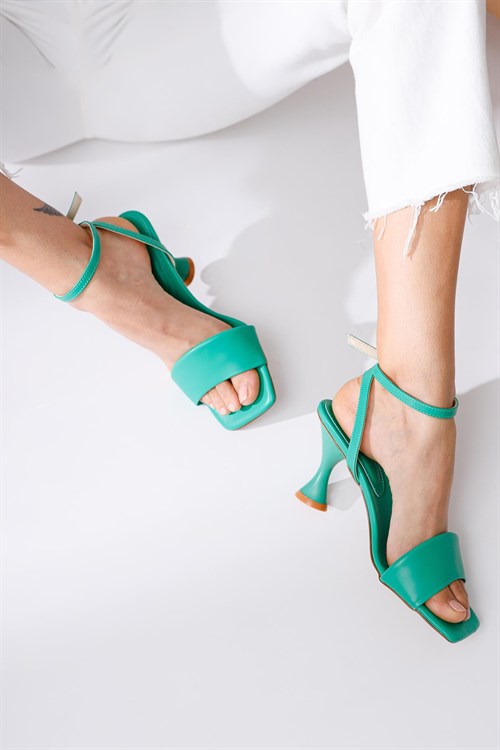 Spring Yeşil Kalın Bantlı Topuklu Sandalet