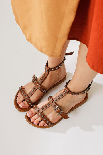 Hakiki Deri Hivin Taba Metal Boncuk Detaylı Sandalet