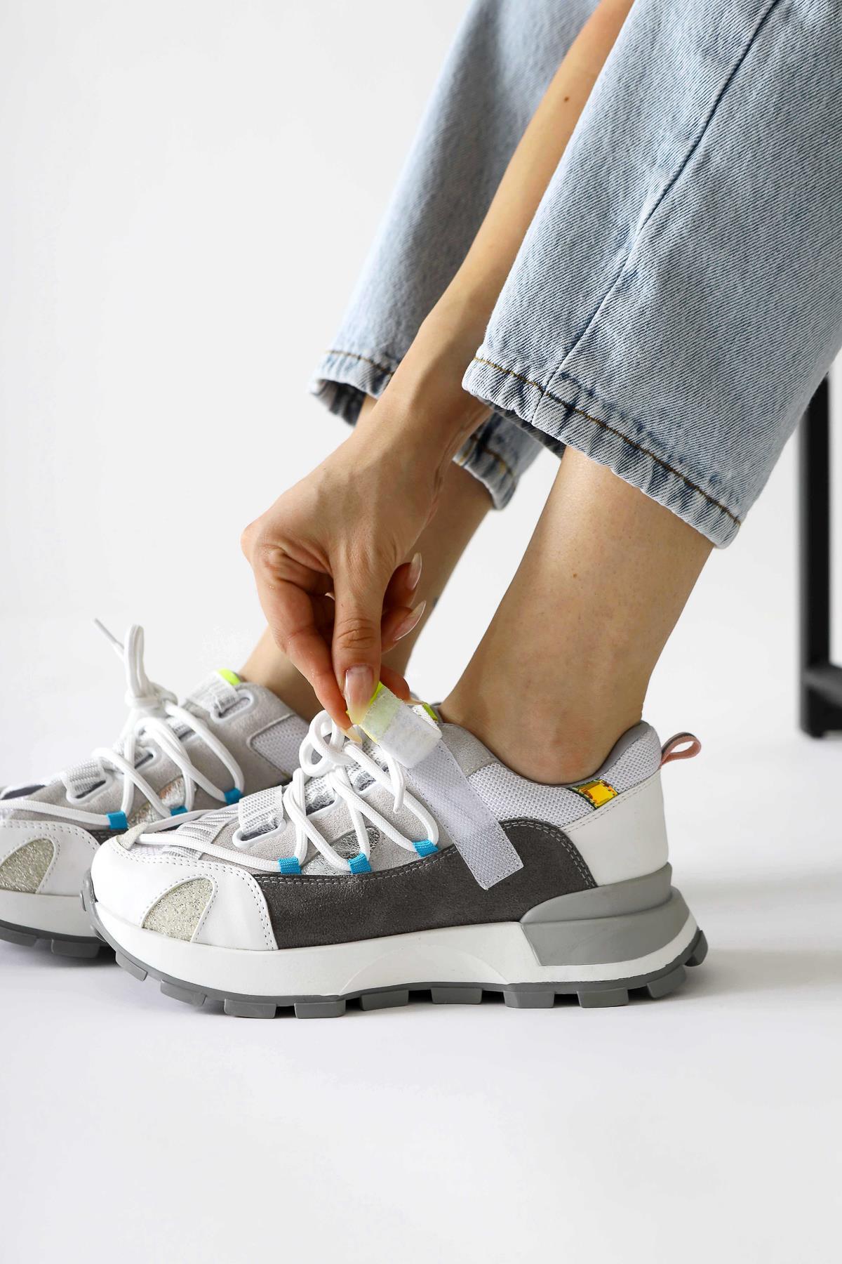 Nely Beyaz Asimetrik Bağcıklı Sneakers
