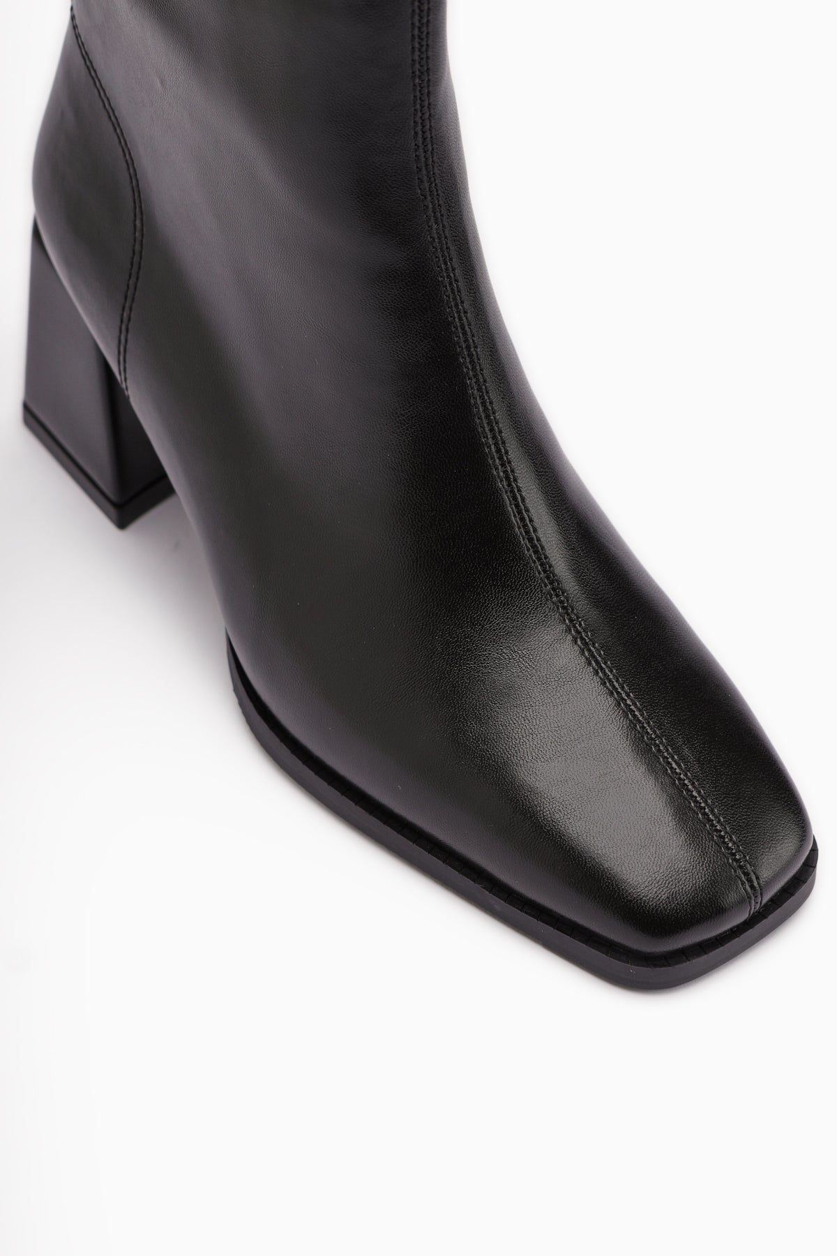 Margot Siyah Küt Burunlu Topuklu Kadın Bot
