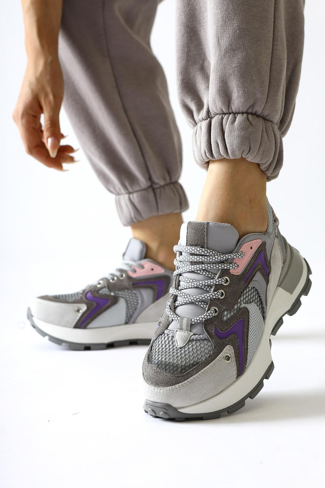 Onella Gri Süet Detaylı Bağcıklı Sneakers