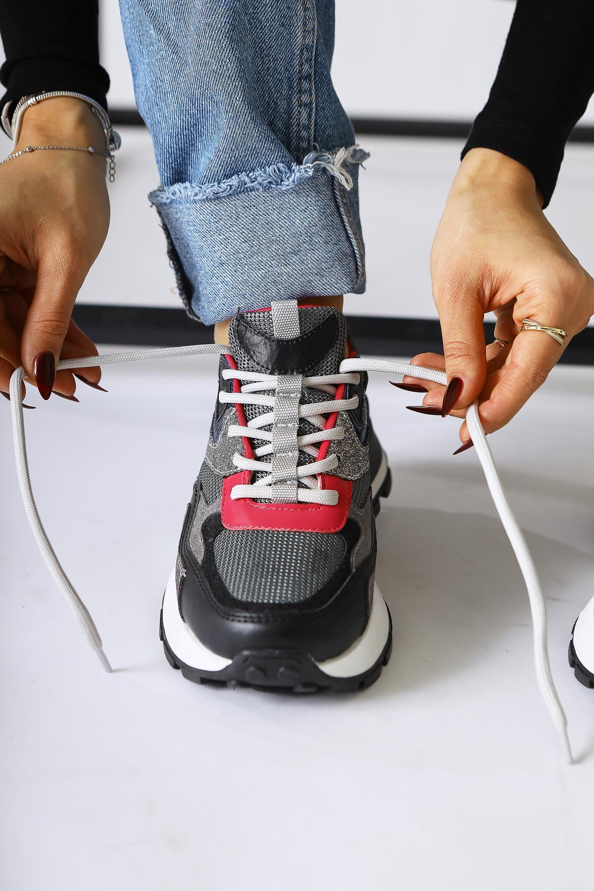 Netta Siyah File Detaylı Bağcıklı Sneakers
