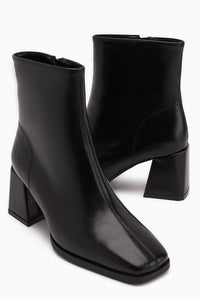 Margot Siyah Küt Burunlu Topuklu Kadın Bot