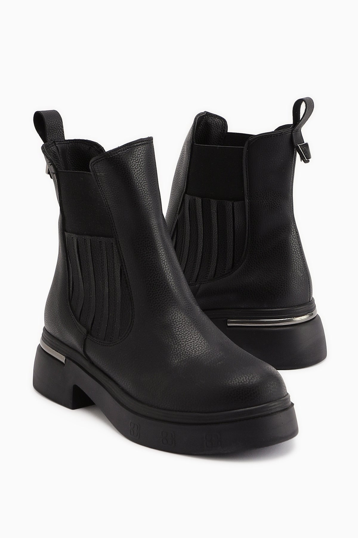 Pava Siyah Topuk Detaylı Çekme Bot