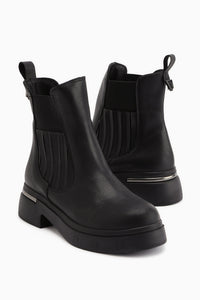 Pava Siyah Topuk Detaylı Çekme Bot