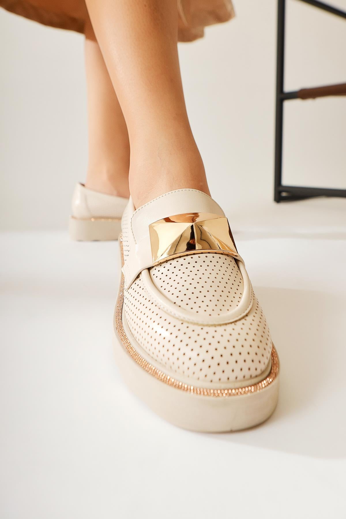 Khloe Bej Toka Detaylı Delikli Makosen Ayakkabı